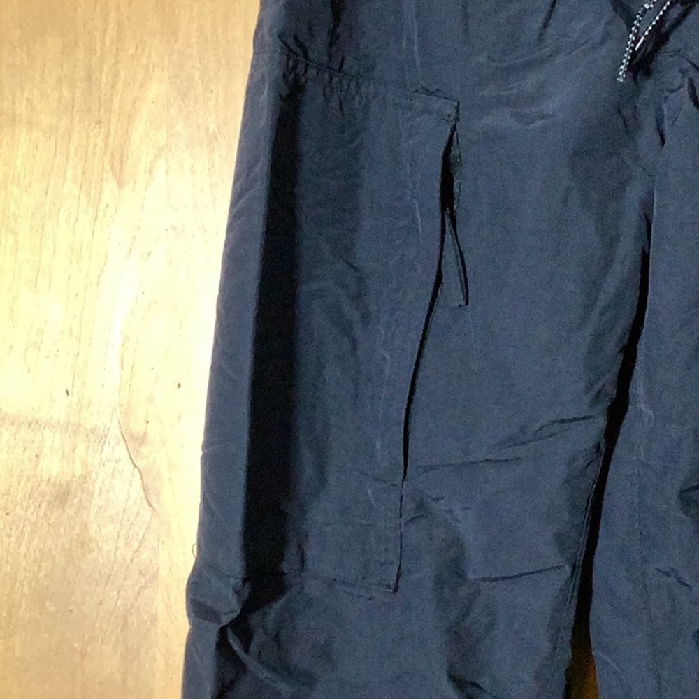 Urban Outfitters navy nylon cargo pants, size medium - Picture 4 of 8